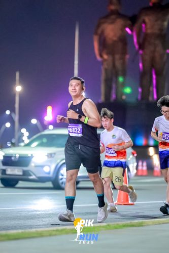Race photo from PIK NITE RUN 2025