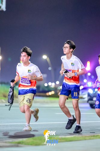 Race photo from PIK NITE RUN 2025