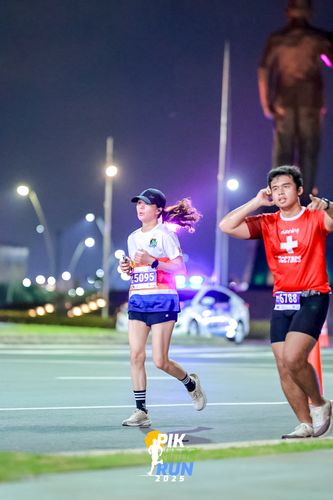 Race photo from PIK NITE RUN 2025