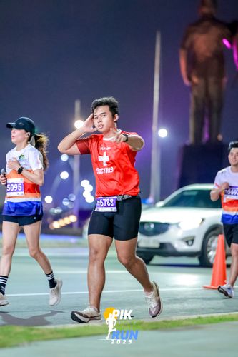 Race photo from PIK NITE RUN 2025