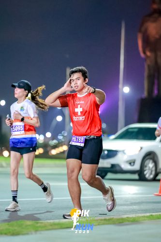 Race photo from PIK NITE RUN 2025