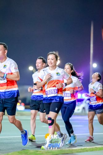 Race photo from PIK NITE RUN 2025