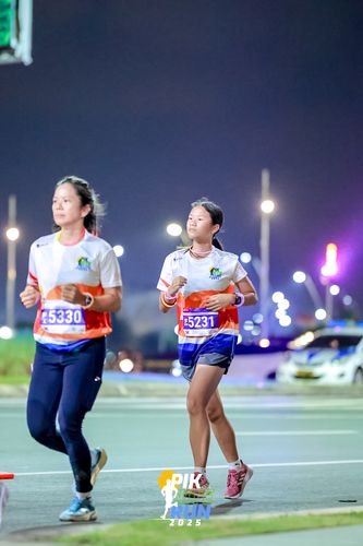 Race photo from PIK NITE RUN 2025