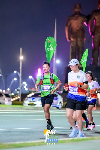 Race photo from PIK NITE RUN 2025