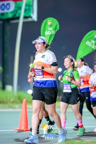 Race photo from PIK NITE RUN 2025