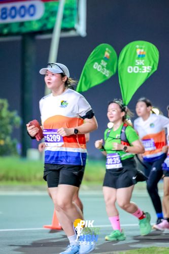 Race photo from PIK NITE RUN 2025