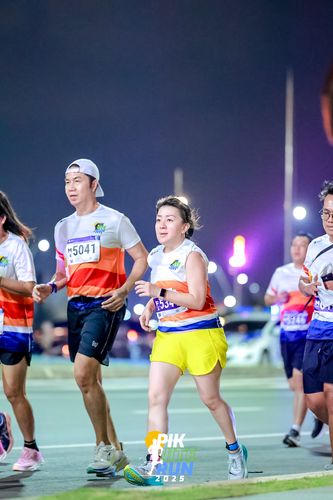 Race photo from PIK NITE RUN 2025