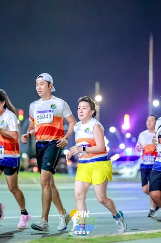 Race photo from PIK NITE RUN 2025