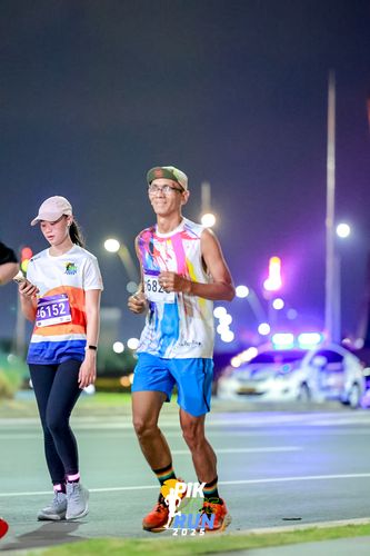Race photo from PIK NITE RUN 2025