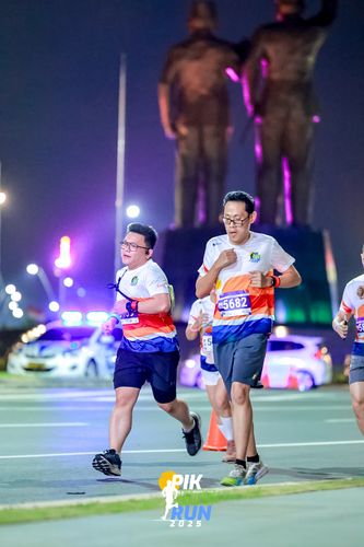 Race photo from PIK NITE RUN 2025