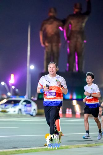 Race photo from PIK NITE RUN 2025