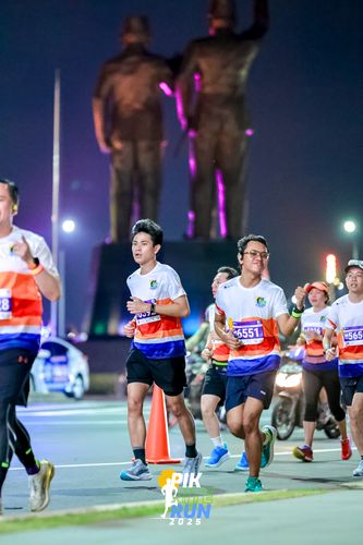 Race photo from PIK NITE RUN 2025