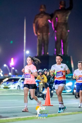 Race photo from PIK NITE RUN 2025