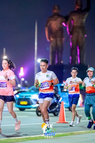 Race photo from PIK NITE RUN 2025