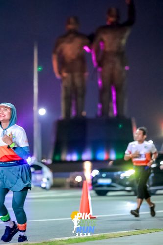 Race photo from PIK NITE RUN 2025