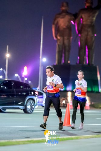 Race photo from PIK NITE RUN 2025
