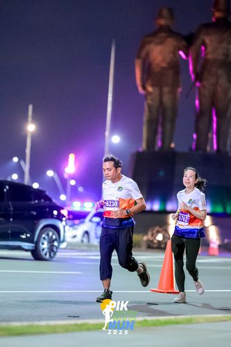 Race photo from PIK NITE RUN 2025