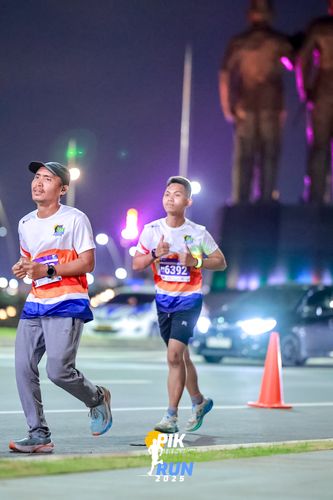 Race photo from PIK NITE RUN 2025
