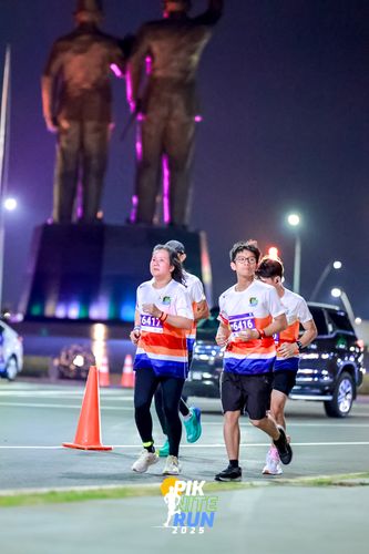 Race photo from PIK NITE RUN 2025