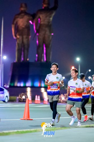 Race photo from PIK NITE RUN 2025