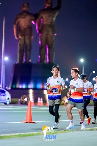 Race photo from PIK NITE RUN 2025