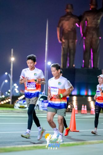 Race photo from PIK NITE RUN 2025