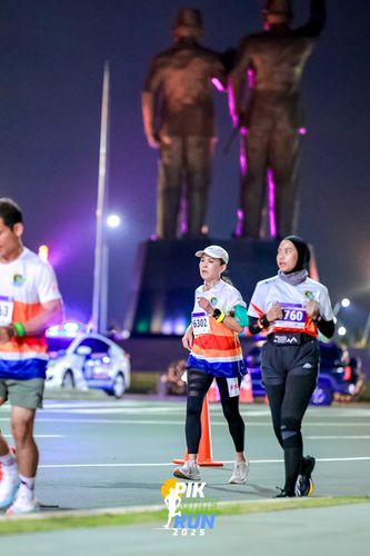 Race photo from PIK NITE RUN 2025