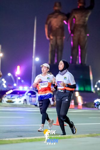 Race photo from PIK NITE RUN 2025