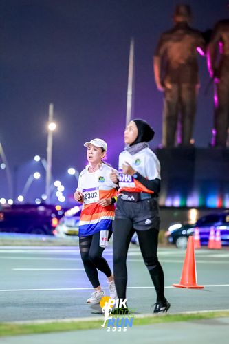 Race photo from PIK NITE RUN 2025
