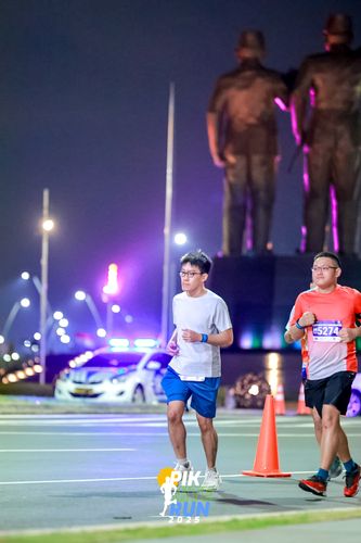 Race photo from PIK NITE RUN 2025