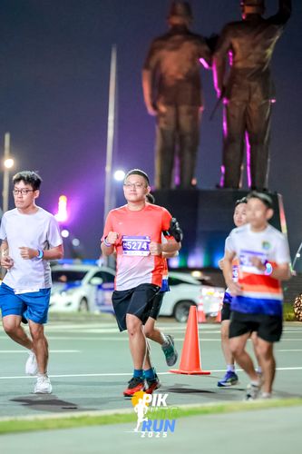 Race photo from PIK NITE RUN 2025