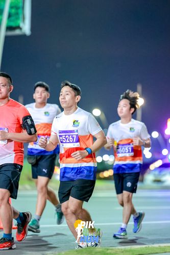 Race photo from PIK NITE RUN 2025