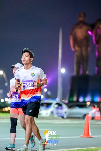 Race photo from PIK NITE RUN 2025