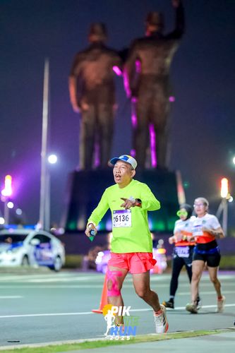 Race photo from PIK NITE RUN 2025
