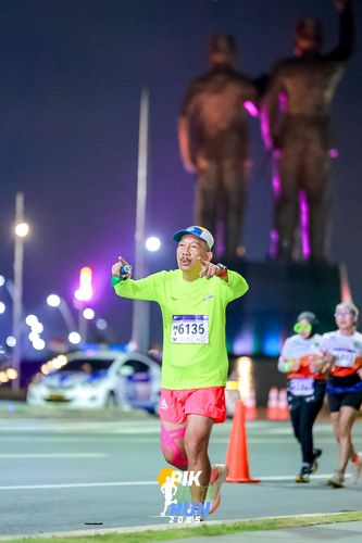 Race photo from PIK NITE RUN 2025