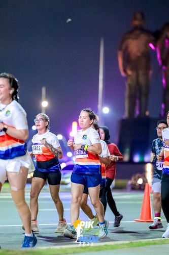 Race photo from PIK NITE RUN 2025