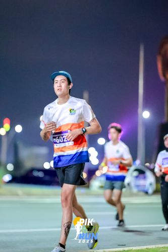 Race photo from PIK NITE RUN 2025