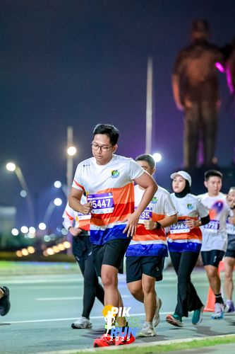 Race photo from PIK NITE RUN 2025