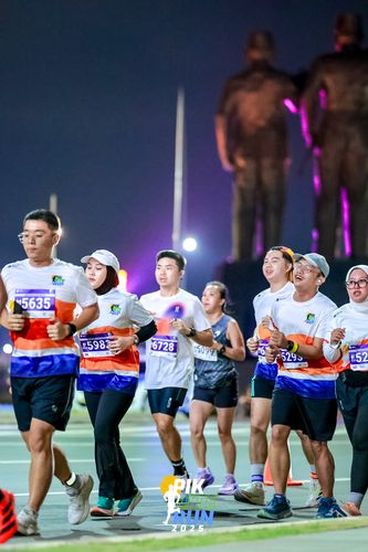 Race photo from PIK NITE RUN 2025