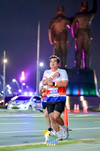 Race photo from PIK NITE RUN 2025