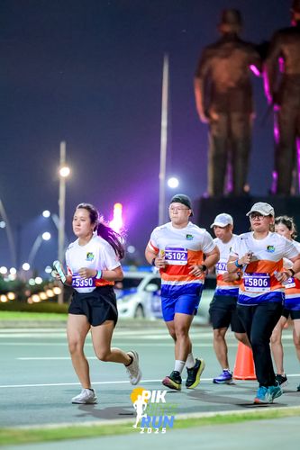 Race photo from PIK NITE RUN 2025