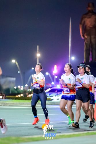 Race photo from PIK NITE RUN 2025