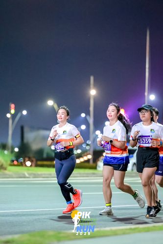 Race photo from PIK NITE RUN 2025