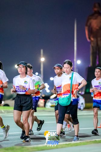 Race photo from PIK NITE RUN 2025