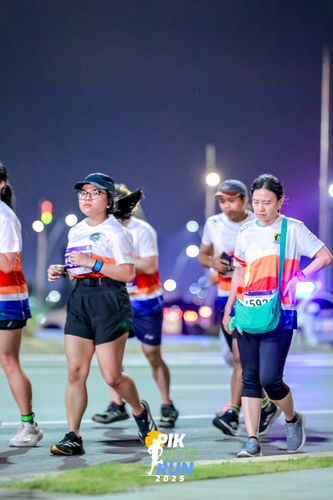 Race photo from PIK NITE RUN 2025