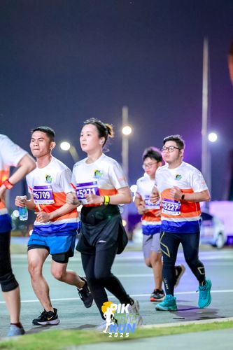 Race photo from PIK NITE RUN 2025