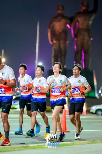 Race photo from PIK NITE RUN 2025