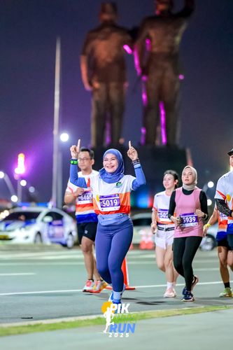 Race photo from PIK NITE RUN 2025