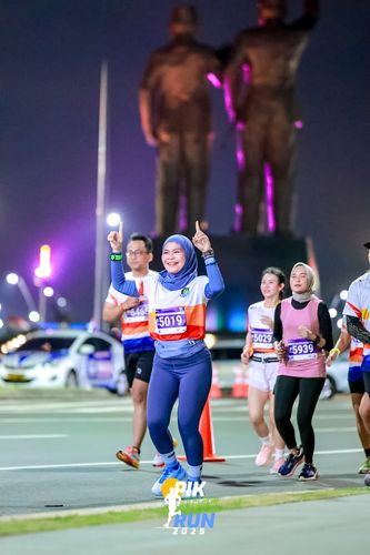 Race photo from PIK NITE RUN 2025