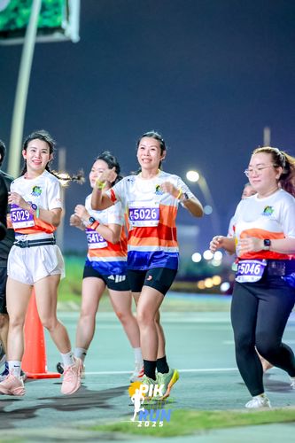 Race photo from PIK NITE RUN 2025